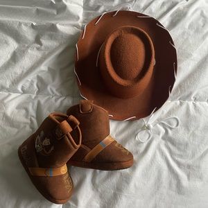 Woody cowboy hat and slippers boots